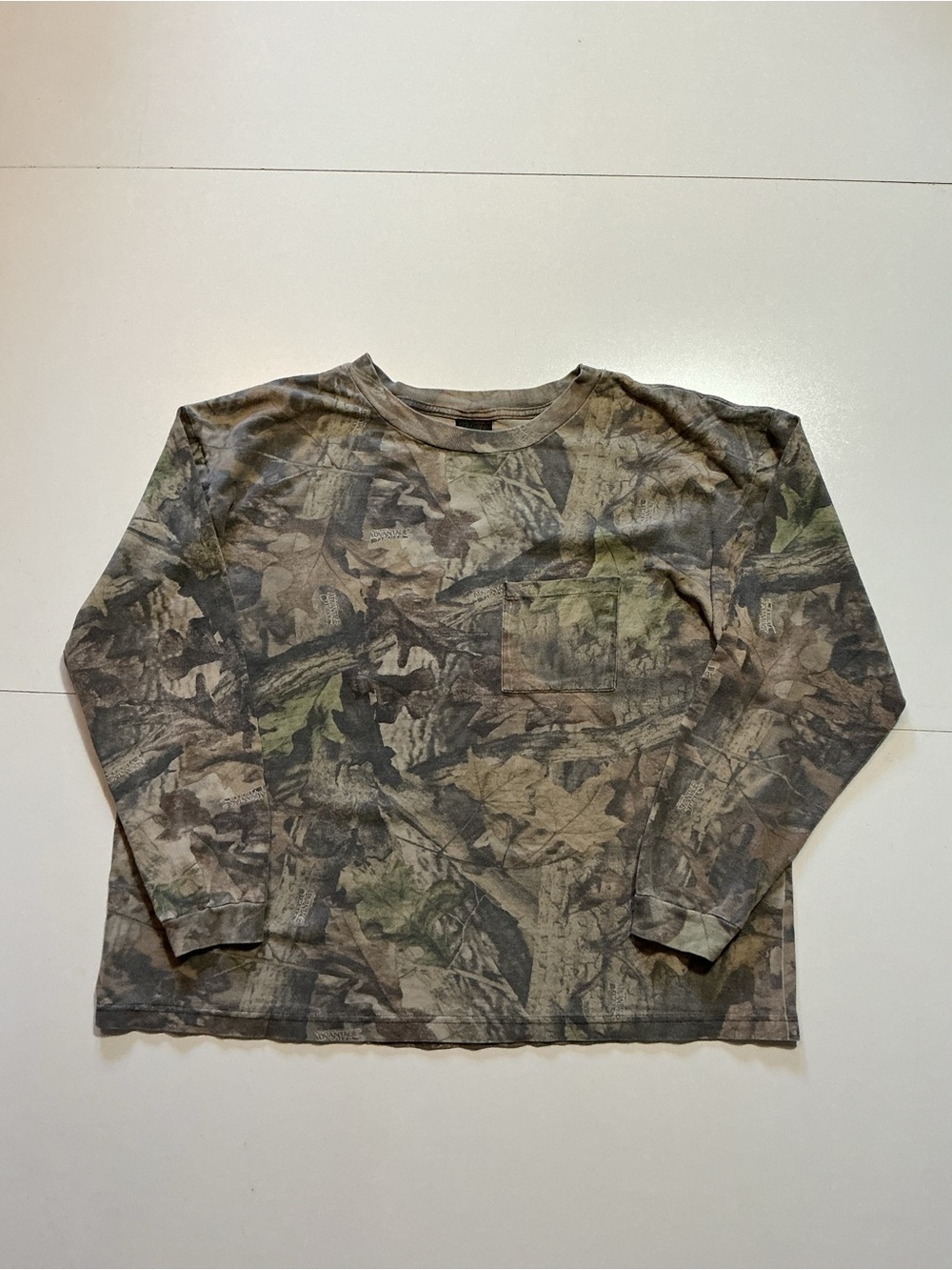 Vintage Liberty Advantage Timber RealTree Camouflage Camo L/S Pocket T-Shirt